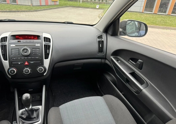 Kia Ceed cena 24900 przebieg: 145000, rok produkcji 2010 z Rymanów małe 631